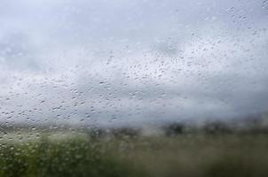 Glas mit Wassertropfen foto