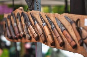 alte Messer mit Holzgriff ausgestellt foto