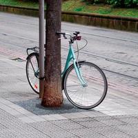 Fahrradtransportmittel auf der Straße foto