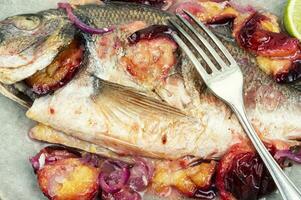 Dorado Fisch geröstet, gesund Lebensmittel. foto