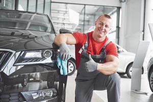 professionelle Reinigung und Autowäsche im Autohaus