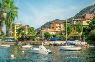 Aussicht von das Yachthafen im Varenna foto