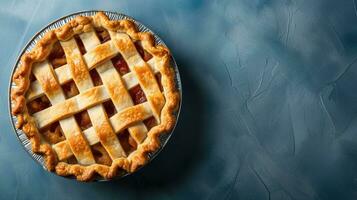 ai generiert frisch gebacken Kuchen mit Gitter oben auf Blau Hintergrund foto