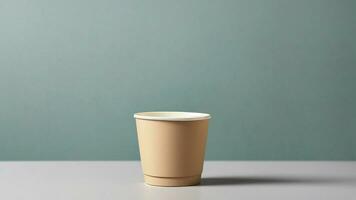 ai generiert Umarmung das Schönheit von Minimalismus im Kaffee Papier Tasse Bild wählen ein heiter und beruhigend solide Hintergrund zu betonen das sauber Linien und bilden von das Tasse foto