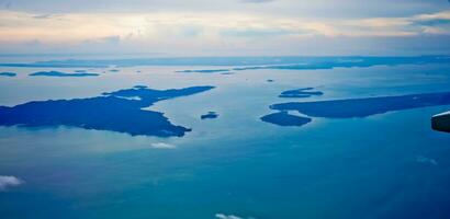 Antenne Aussicht von das Serie von Inseln im batam, Riau Inseln foto