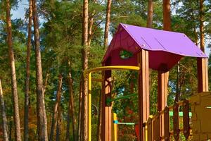 Sommer- Frühling Kinder- Spielplatz im Park foto