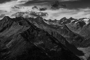 Berg Landschaft von das Stubai Alpen foto