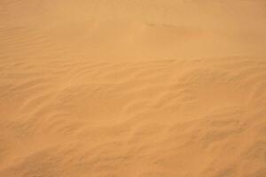 das Textur von Sand im das Wüste wie ein natürlich Hintergrund. foto