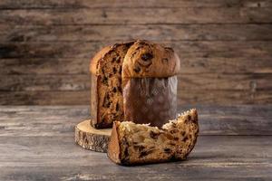 traditioneller italienischer panettone zu weihnachten foto