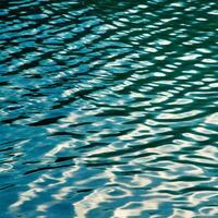 Ozean Wasser Hintergrund abstrakt Hintergrund von Meerwasser fließen unter Licht Exposition foto