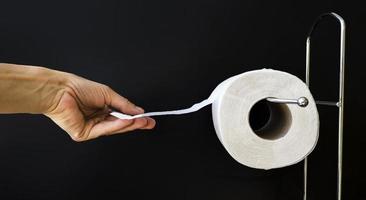 Seitenansicht Toilettenpapierrolle foto