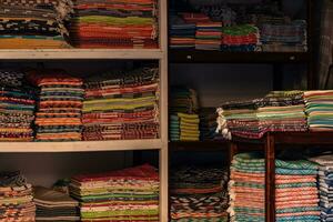 Innere von ein Jahrgang Textil- Geschäft foto
