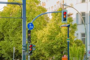 Straßenampeln für Straßenfahrzeuge und Straßenbahn in der Stadt Berlin foto