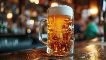 ai generiert ein Becher von Bier beim ein Bar im Vorderseite von Menschen foto