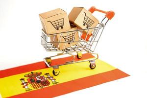 Box mit Warenkorb-Logo und Spanien-Flagge, Import-Export-Shopping online oder E-Commerce-Finanzierungslieferservice, Produktversand, Handel, Lieferantenkonzept foto
