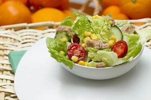 frischer mediterraner Salat foto