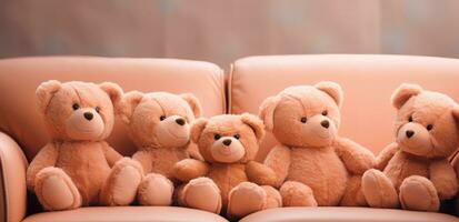 ai generiert ein Gruppe von Teddy Bären sitzt vereinbart worden auf ein Couch foto