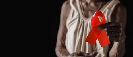 Bewusstseinsband zum Welt-Aids-Tag