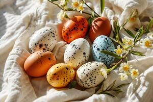 ai generiert Ostern Eier gelegt aus auf ein Weiß Leinen- Handtuch. Aussicht von über. ai generiert. foto