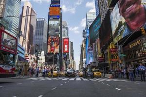 New York, USA, 31. August 2017 - Unbekannte Personen auf dem Times Square, New York. Der Times Square ist der beliebteste Touristenort in New York City. foto