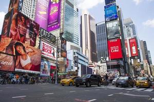 New York, USA, 31. August 2017 - Unbekannte Personen auf dem Times Square, New York. Der Times Square ist der beliebteste Touristenort in New York City. foto