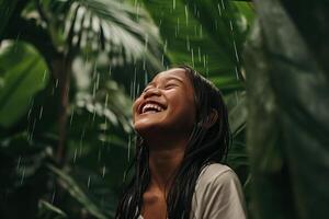 ai generiert wenig asiatisch Mädchen ausgesetzt ihr Gesicht zu das Regentropfen, genießen das tropisch Regen foto