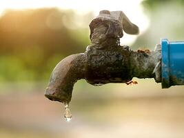 alt Wasserhahn defekt foto