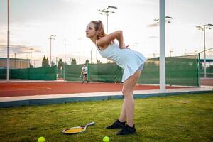 Tennis Gericht, sportlich Körper. Fitness, Gewicht Verlust foto