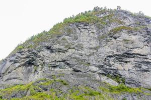 große Felsen Klippen Textur mit Bäumen in Norwegen. foto