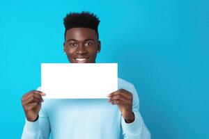 ai generiert jung schwarz Mann halten ein Rechnung Tafel auf Blau Hintergründe foto