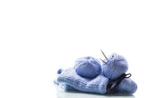 einstellen zum Hand Stricken, Blau Garn, Stricken Nadeln. foto