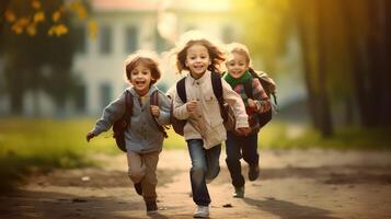 ai generiert glücklich Kinder Laufen zu Schule auf Herbst Tag. zurück zu Schule. foto