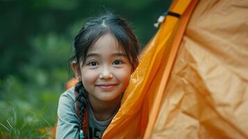 ai generiert hild Sitzung in der Nähe von Zelt im Wald im Vorderseite von Camping Zelt foto