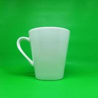 Kaffeetasse auf grünem Hintergrund foto