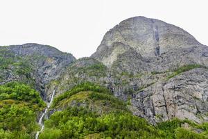 Wasserfall im Aurlandsfjord Aurland Sognefjord in Norwegen. foto