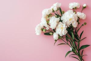 ai generiert Weiß Blume Strauß auf Rosa Hintergrund foto