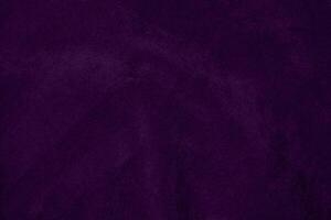 dunkel lila Samt Stoff Textur benutzt wie Hintergrund. violett Farbe lila Stoff Hintergrund von Sanft und glatt Textil- Material. zerquetscht Samt .Luxus dunkel Ton zum Seide. foto