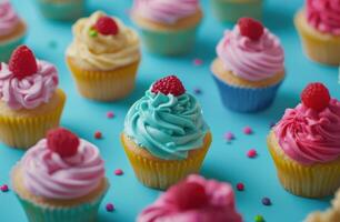 ai generiert bunt Cupcakes sind um zum ein Party auf ein Blau Hintergrund foto