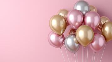 ai generiert Gold und Silber aufblasbar Luftballons auf ein minimalistisch Rosa Hintergrund mit Kopieren Raum foto