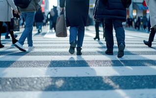 ai generiert Menge Menschen Gehen auf Zebrastreifen im das Stadt Straße . generativ ai foto