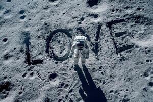 ai generiert ein Raum Szene beim Dämmerung mit ein Liebe Wort gezeichnet im das Mond .ai generativ foto