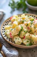 ai generiert Hausmannskost Glück Süd- Kartoffel Salat Perfektion foto