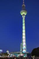 Berlin, Deutschland, 2021 - - Berlin Fernsehen Turm während das Festival von Beleuchtung, Berlin mitte Bezirk, Berlin, Deutschland foto