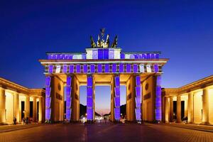 Berlin, Deutschland, 2021 - - Brandenburg Tor während das Festival von Beleuchtung, Pariser Quadrat, unter den Linde, Berlin, Deutschland foto