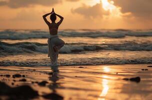 ai generiert Yoga Frau meditieren auf das Strand beim Sonnenuntergang. gesund Lebensstil foto