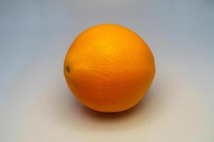 beschwingt reif orange, Zitrusfrüchte Frucht, hoch im Vitamin C, Diät Faser, wesentlich Nährstoffe, immun Booster, Haut Gesundheit Verstärker, reich an Antioxidantien, natürlich, scharf Geschmack, erfrischend, energetisierend foto