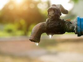 alt Wasserhahn defekt foto