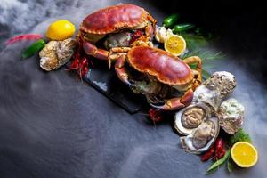 Meeresfrüchte, die Essen mit Steinkrabben würzen.