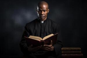 ai generiert afrikanisch Pastor halten Bibel mit generativ ai foto