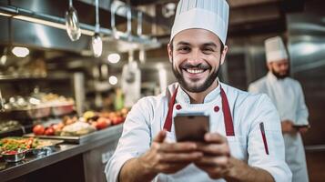 ai generativ kaukasisch Mann Koch Arbeiten im das Küche und mit ein Smartphone foto